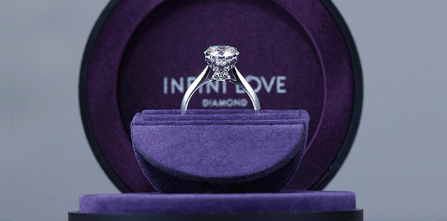 Discounted Luxury Designer Brands, at Chic Hot Club with Great Deals